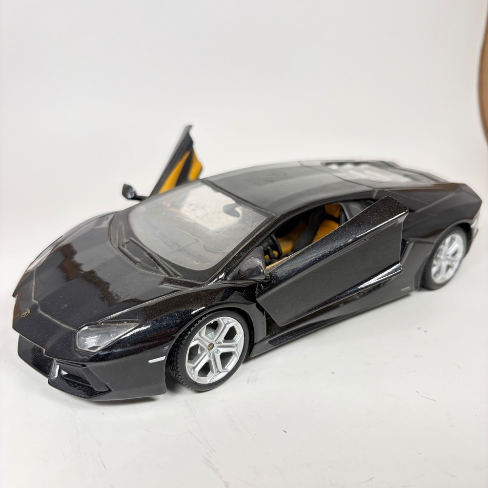 Maisto Lamborghini Aventador LP700-4 Black 1:24 Scale Diecast Model Car